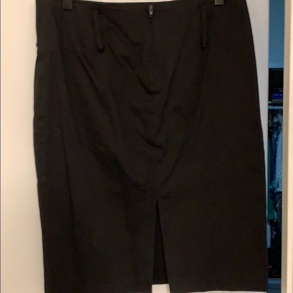 Fitted Super Cute Black Skirt - Picture 4 of 5